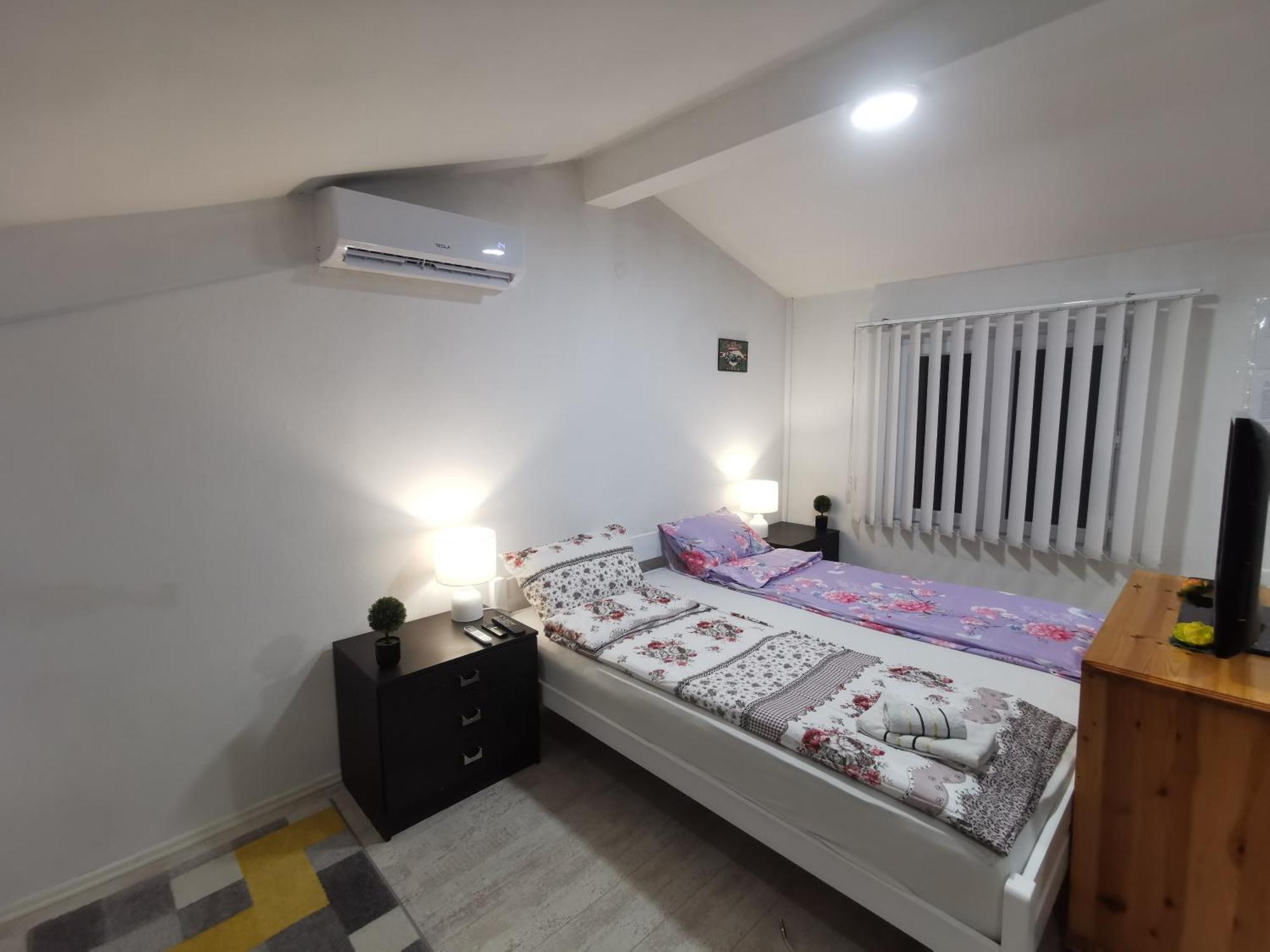 White Apartment Sarajevo - Free Parking Exterior photo
